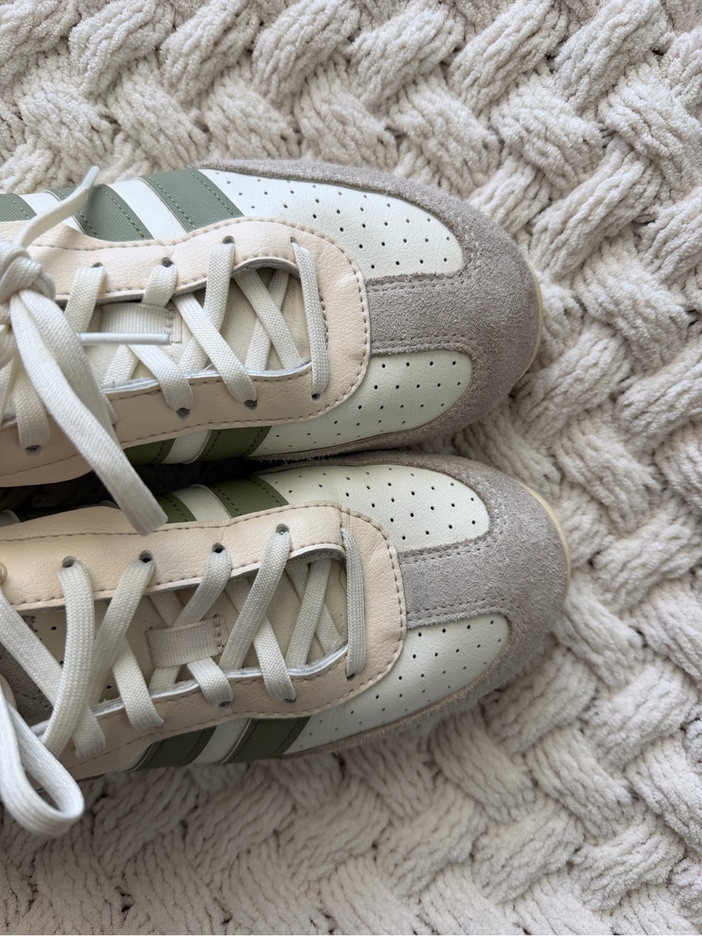adidas Cream and Olive Green Retro Trainers - Picture 4 of 5